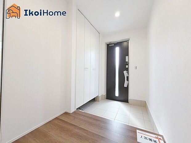 【シューズインクローゼット】収納できる場所が多く家族が多い方、靴を集めることが好きな方、いろいろな方が便利に使うことができます。