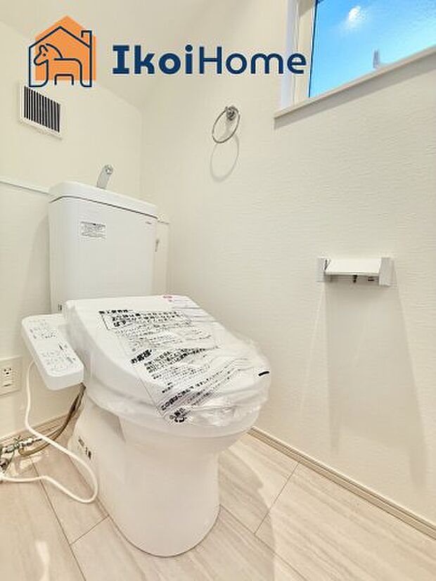 【トイレ】トイレには温水洗浄便座機能付きで、冬も便座が冷たくないので腰冷えを避けられます。