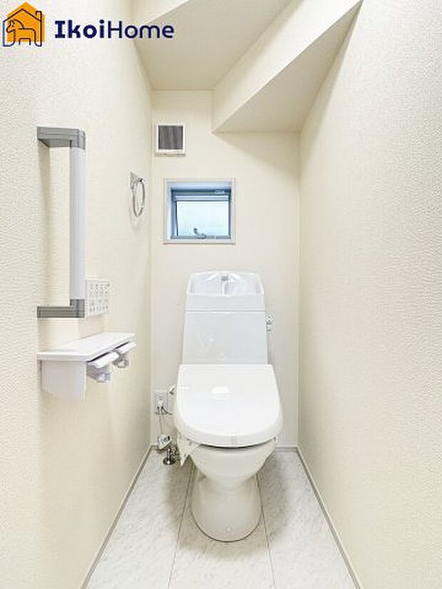 【トイレ】ウォシュレット、暖房便座、脱臭機能も標準装備。節水タイプで水道代も削減できます。
