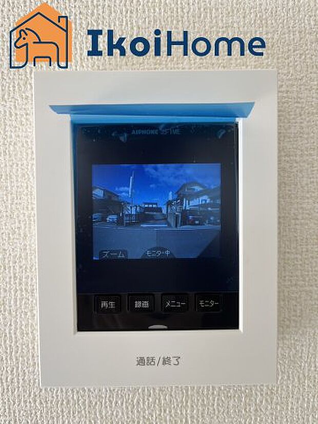 【モニターホン】施工例:カラーモニターインターホンになります。玄関先まで行かずにモニターで確認できるので、助かりますね。