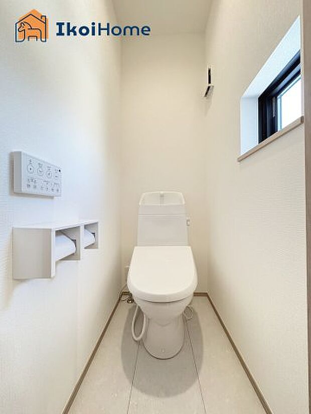 【トイレ】トイレには温水洗浄便座機能付きで、冬も便座が冷たくないので腰冷えを避けられます。