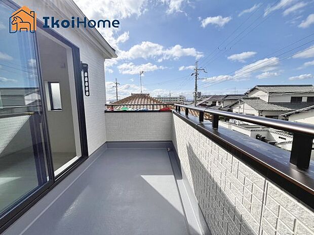 【バルコニー】施工例◆屋根がないですがバルコニー屋根は約8万円から設置することも可能です。