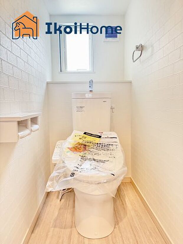 【トイレ】■同社施工例■トイレには温水洗浄便座機能付きで、冬も便座が冷たくないので腰冷えを避けられます。