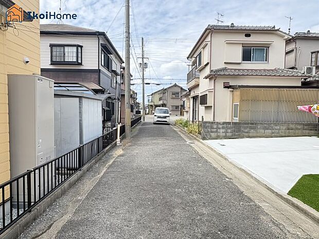 【外観】【ホームページに現地動画掲載中】前面道路は幅員約4.2mございます。交通量少なくお子様も安心です!