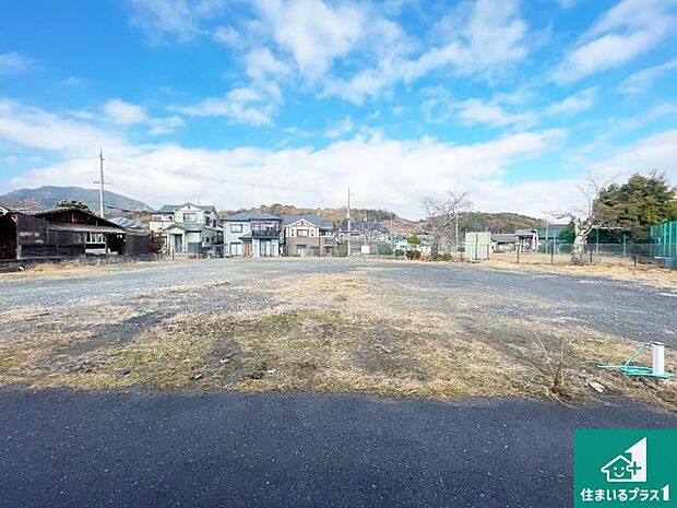 周辺は落ち着いた街並みの住宅地!子育てがしやすい住環境です!まだ未完成ですが、現地でしかわからない事もございます。是非一度ご覧ください。