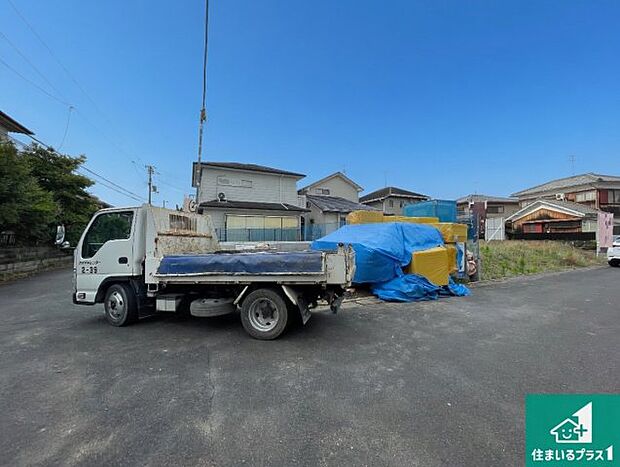 周辺は落ち着いた街並みの住宅地!子育てがしやすい住環境です!まだ未完成ですが、現地でしかわからない事もございます。是非一度ご覧ください。