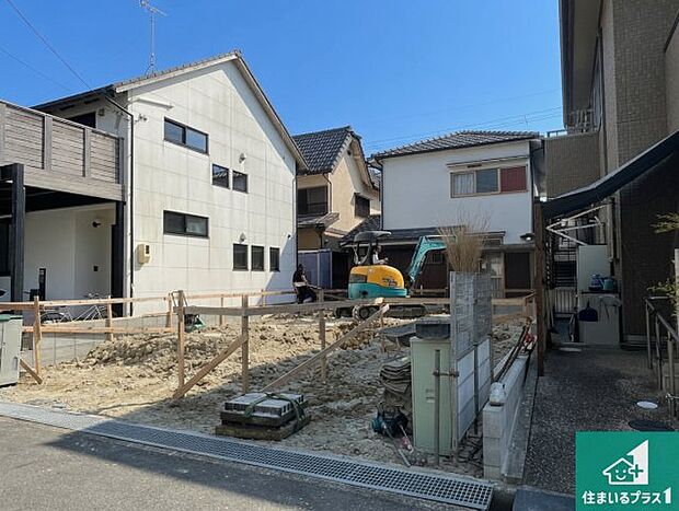 周辺は落ち着いた街並みの住宅地！子育てがしやすい住環境です！まだ未完成ですが、現地でしかわからない事もございます。是非一度ご覧ください。