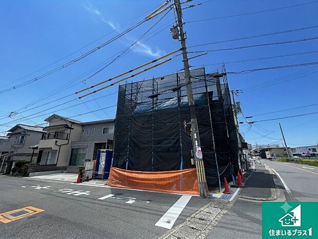 周辺は落ち着いた街並みの住宅地!子育てがしやすい住環境です!まだ未完成ですが、現地でしかわからない事もございます。是非一度ご覧ください。