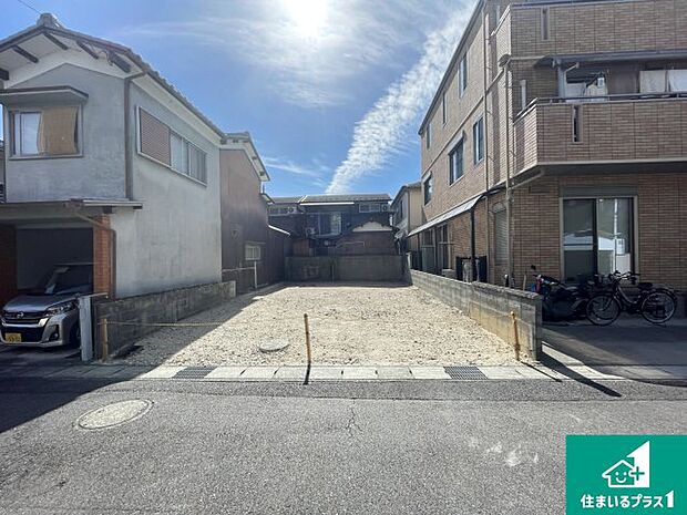 周辺は落ち着いた街並みの住宅地!子育てがしやすい住環境です!まだ未完成ですが、現地でしかわからない事もございます。是非一度ご覧ください。