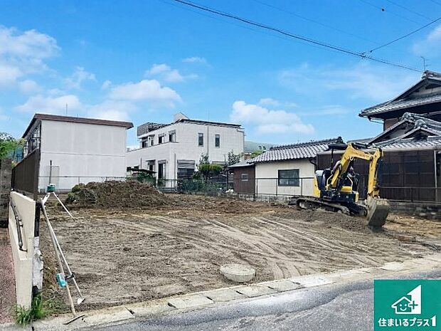 周辺は落ち着いた街並みの住宅地！子育てがしやすい住環境です！まだ未完成ですが、現地でしかわからない事もございます。是非一度ご覧ください。