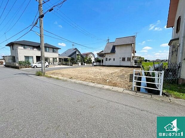 周辺は落ち着いた街並みの住宅地！子育てがしやすい住環境です！まだ未完成ですが、現地でしかわからない事もございます。是非一度ご覧ください。 