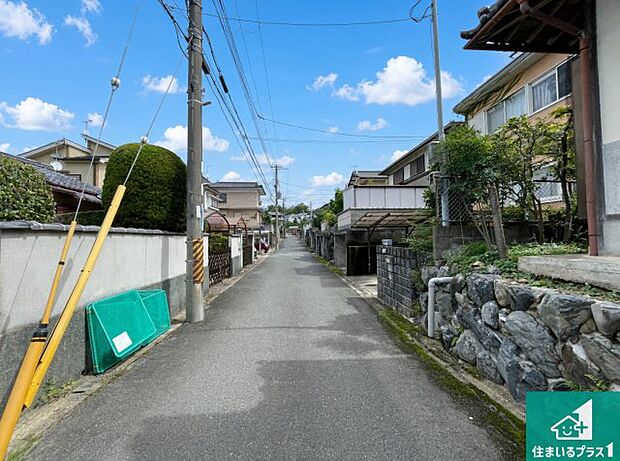 周辺は落ち着いた街並みの住宅地!子育てがしやすい住環境です!まだ未完成ですが、現地でしかわからない事もございます。是非一度ご覧ください。