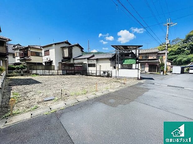 周辺は落ち着いた街並みの住宅地!子育てがしやすい住環境です!まだ未完成ですが、現地でしかわからない事もございます。是非一度ご覧ください。