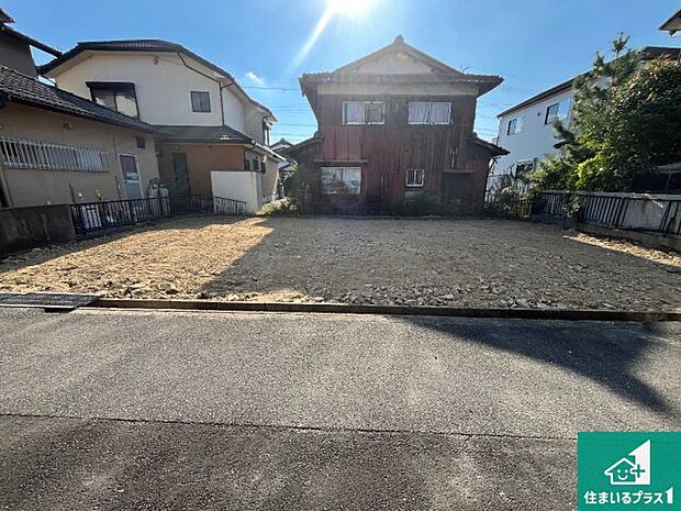 周辺は落ち着いた街並みの住宅地！子育てがしやすい住環境です！まだ未完成ですが、現地でしかわからない事もございます。是非一度ご覧ください。