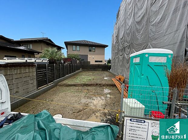 周辺は落ち着いた街並みの住宅地!子育てがしやすい住環境です!まだ未完成ですが、現地でしかわからない事もございます。是非一度ご覧ください。