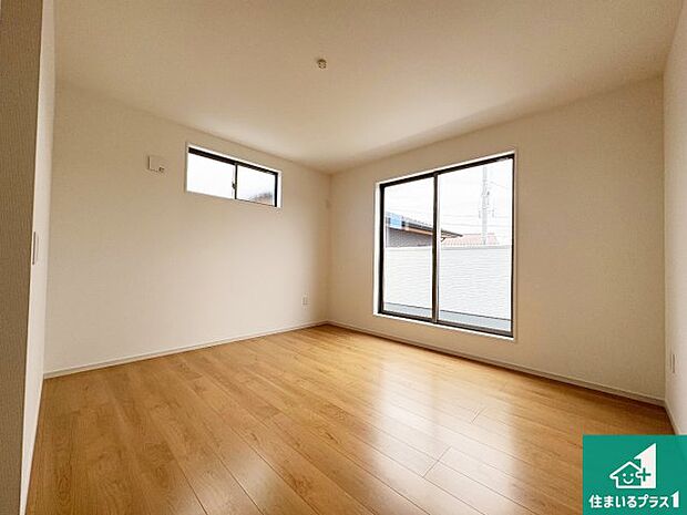 【洋室】シンプルな洋室は、自分好みのインテリアが楽しめます♪ご家族とインテリアや家具を選びに行くのは新築購入時の醍醐味の一つです。ぜひお楽しみください♪