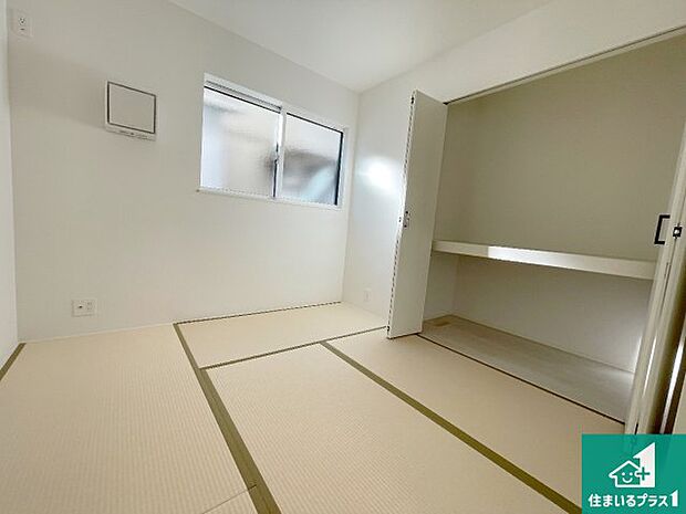 【和室】一室あると便利な和室は客間としてだけでなく、小さなお子様のプレイルームや食後のくつろぎスペースとしてもご利用いただけます。収納もついていますので大活躍間違いなし!