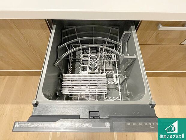 【食器洗い乾燥機】食事後の一仕事、食器洗いをボタン一つでお任せできちゃいます!場所を取らないビルトイン式なので、お料理スペースもしっかり確保!