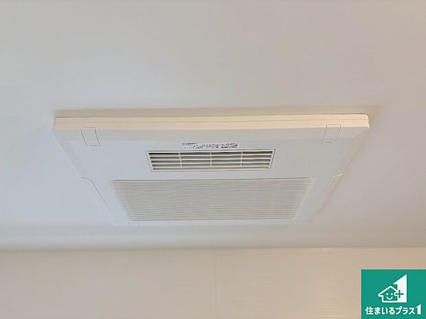 【浴室暖房乾燥機】四季を通して快適なバスライフをお手伝いする浴室暖房乾燥機!浴室の乾燥・暖房・涼風・換気はもちろん、24時間換気にも対応!