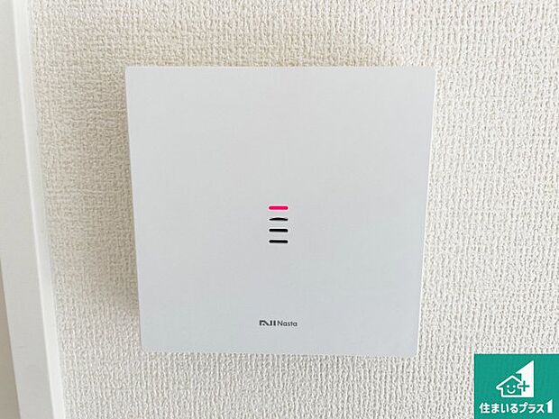 【インターホン】24時間録画機能搭載のインターホンで、防犯も来客対応もこれ1台。訪問者の有無に関わらず玄関前を録画し、家族の安心を守ります。