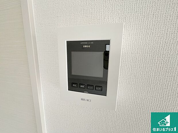 【カラーモニターインターホン】声だけでなく来訪者の姿や顔がモニターで確認できるので、小さなお子様がいらっしゃるご家庭でも安心できます!