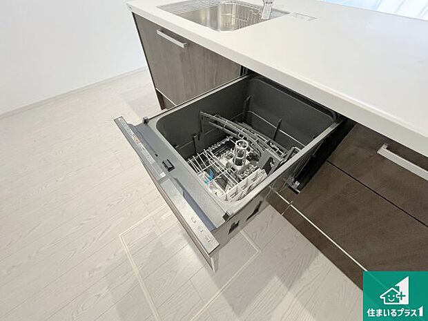 【食器洗い乾燥機】食事後の一仕事、食器洗いをボタン一つでお任せできちゃいます!場所を取らないビルトイン式なので、お料理スペースもしっかり確保!