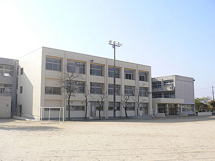 栗東市立治田西小学校 徒歩536m