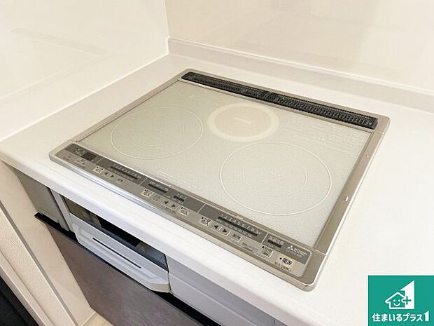 【コンロ】ダブル高火力Ｓｉセンサー付きコンロ！３口あるので、まとめて料理をする時も大活躍！