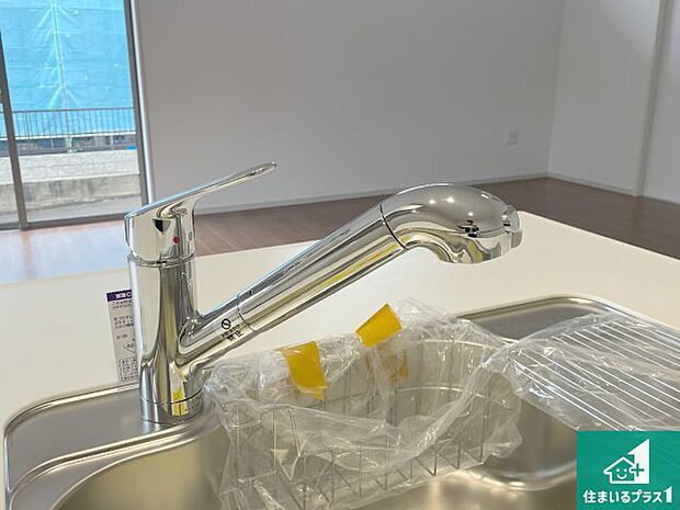 【キッチン水栓】浄水器を内蔵!炊飯時、お茶を作る時に安心してお水を使えます!お湯と冷水、浄水と原水、シャワーの切替えもワンタッチです!