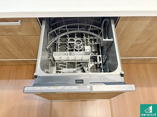【食器洗い乾燥機】食事後の一仕事、食器洗いをボタン一つでお任せできちゃいます!場所を取らないビルトイン式なので、お料理スペースもしっかり確保!