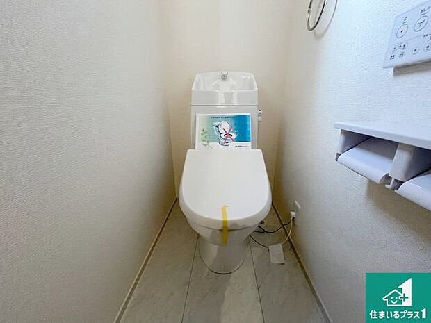 【トイレ】1・2階の2ヶ所にあるので、朝の忙しい時間の順番待ちもなく、深夜の利用にも大変便利です。