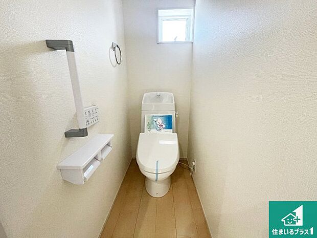 【トイレ】1・2階の2ヶ所にあるので、朝の忙しい時間の順番待ちもなく、深夜の利用にも大変便利です。