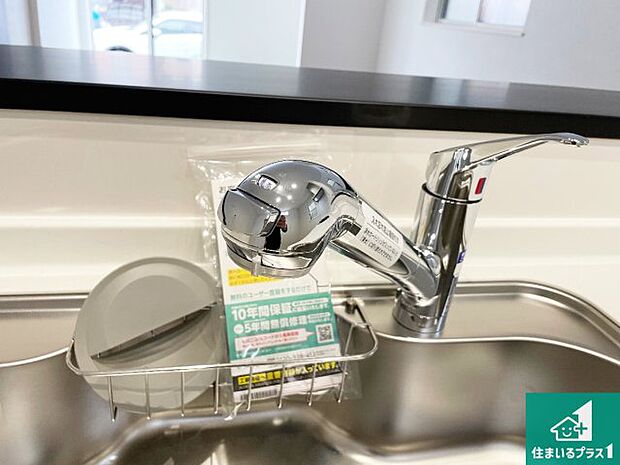 【キッチン水栓】浄水器を内蔵!炊飯時、お茶を作る時に安心してお水を使えます!お湯と冷水、浄水と原水、シャワーの切替えもワンタッチです!