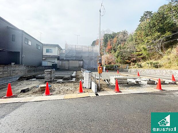 【外観】周辺は落ち着いた街並みの住宅地!子育てがしやすい住環境です!まだ未完成ですが、現地でしかわからない事もございます。是非一度ご覧ください。