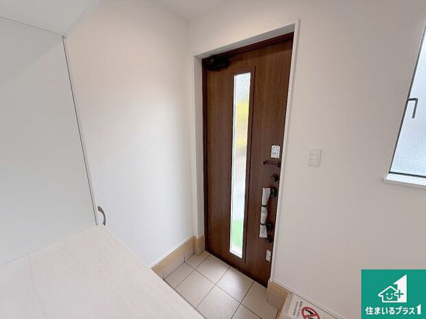 【玄関】シューズボックスにはたくさんの靴が収納できるので玄関周りはいつもスッキリ!ご家族が増えても安心!