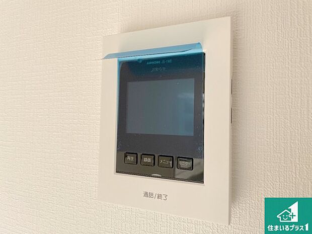 【カラーモニターインターホン】声だけでなく来訪者の姿や顔がモニターで確認できるので、小さなお子様がいらっしゃるご家庭でも安心できます！