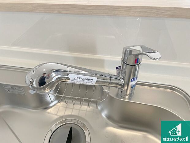 【キッチン水栓】浄水器を内蔵！炊飯時、お茶を作る時に安心してお水を使えます！お湯と冷水、浄水と原水、シャワーの切替えもワンタッチです！