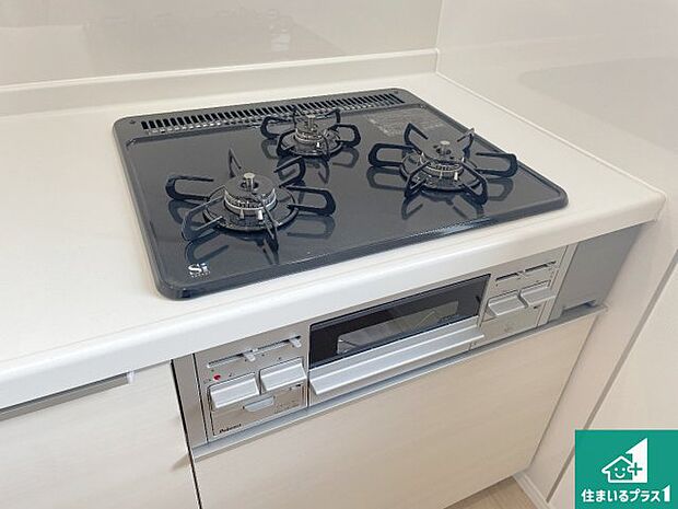 【コンロ】ダブル高火力Ｓｉセンサー付きコンロ！３口あるので、まとめて料理をする時も大活躍！