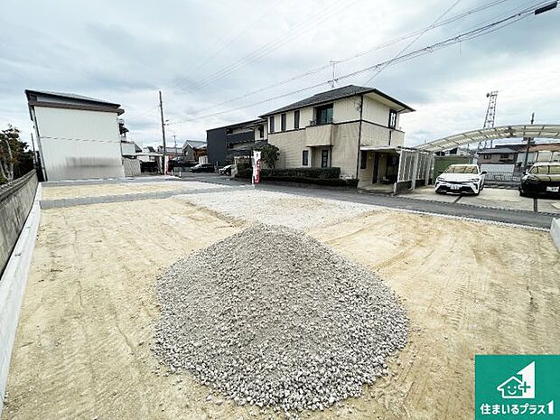 【外観】周辺は落ち着いた街並みの住宅地！子育てがしやすい住環境です！まだ未完成ですが、現地でしかわからない事もございます。是非一度ご覧ください。
