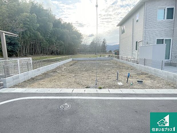【外観】周辺は落ち着いた街並みの住宅地！子育てがしやすい住環境です！まだ未完成ですが、現地でしかわからない事もございます。是非一度ご覧ください。