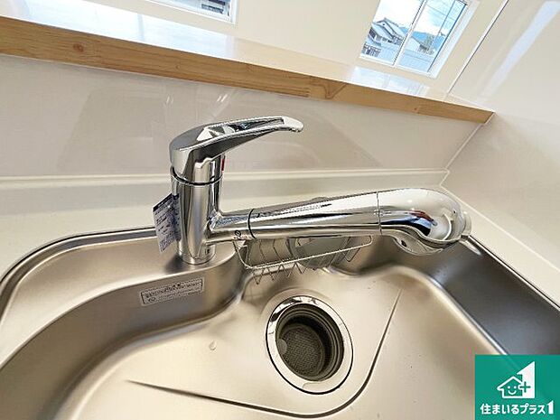 【キッチン水栓】浄水器を内蔵！炊飯時、お茶を作る時に安心してお水を使えます！お湯と冷水、浄水と原水、シャワーの切替えもワンタッチです！