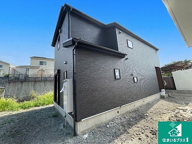 【外観】現在建築中!落ち着いた街並みで新生活を始めることが出来そう!周辺の物件も併せてご紹介させて頂きます!