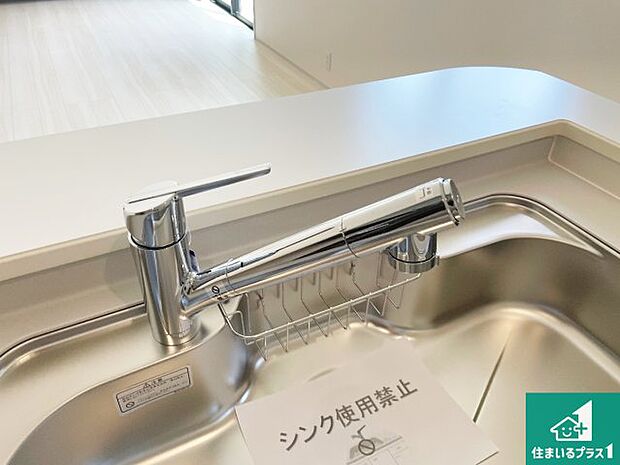 【キッチン水栓】浄水器を内蔵!炊飯時、お茶を作る時に安心してお水を使えます!お湯と冷水、浄水と原水、シャワーの切替えもワンタッチです!