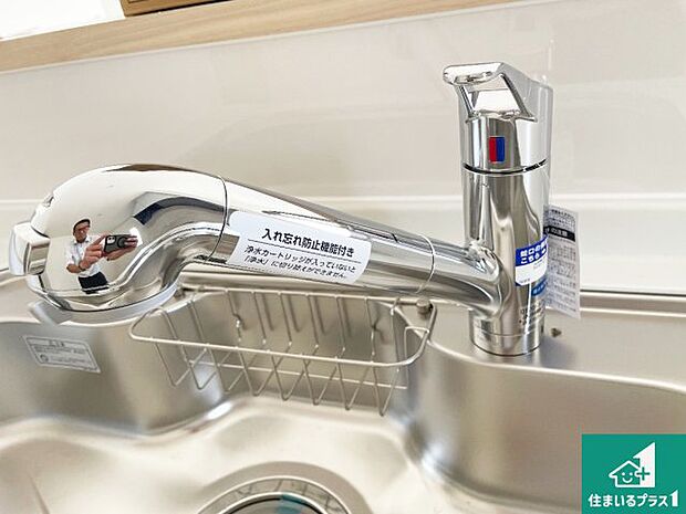 【キッチン水栓】浄水器を内蔵!炊飯時、お茶を作る時に安心してお水を使えます!お湯と冷水、浄水と原水、シャワーの切替えもワンタッチです!
