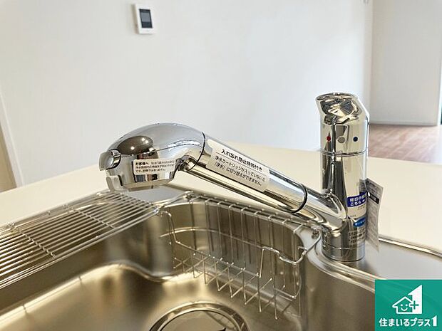 【キッチン水栓】浄水器を内蔵！炊飯時、お茶を作る時に安心してお水を使えます！お湯と冷水、浄水と原水、シャワーの切替えもワンタッチです！ 