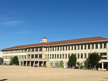 豊郷町立豊郷小学校 徒歩160m