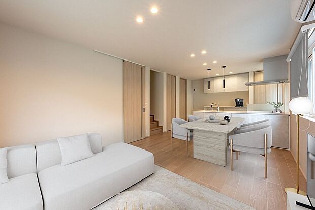 【リビング】■1号地 リビング(バーチャルステージング) 画像は実際の写真にCG加工(家具や調度品の削除や合成)を加えたもので実際とは異なる場合があります。