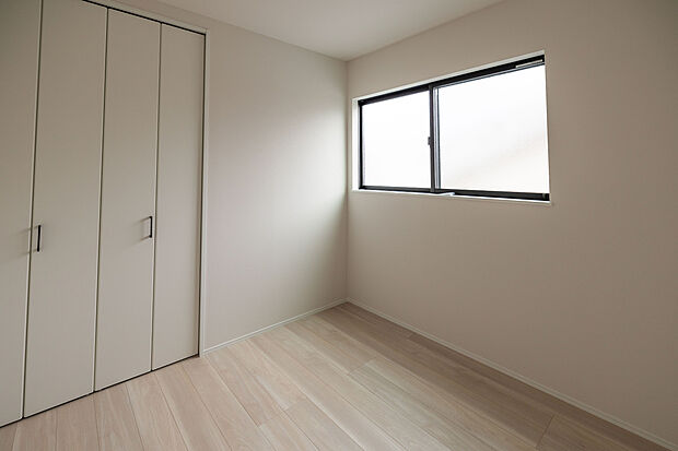 【洋室　室内画像】明るいお部屋です是非一度ご来場にてご覧ください