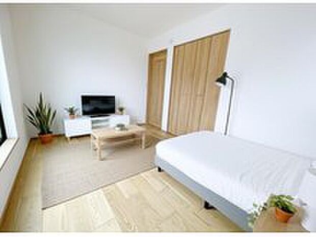 【リビング以外の居室】☆ リビング以外の居室 ☆
現況の物件写真に、CG による画像処理を行っています。家具、家電、照明器具、小物、カーテン、その他のイメージはCG です。