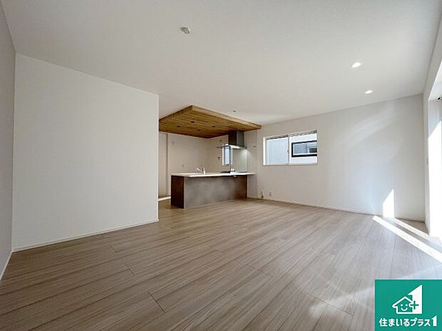 子供を見守りながらお料理が出来るため家族のコミュニケーションか増えます♪スペースが広く確保されている為お子様が大きくなったときは一緒に料理を楽しめます♪